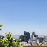 Vibrant 3-Bedroom In The Heart Of Bo-Kaap